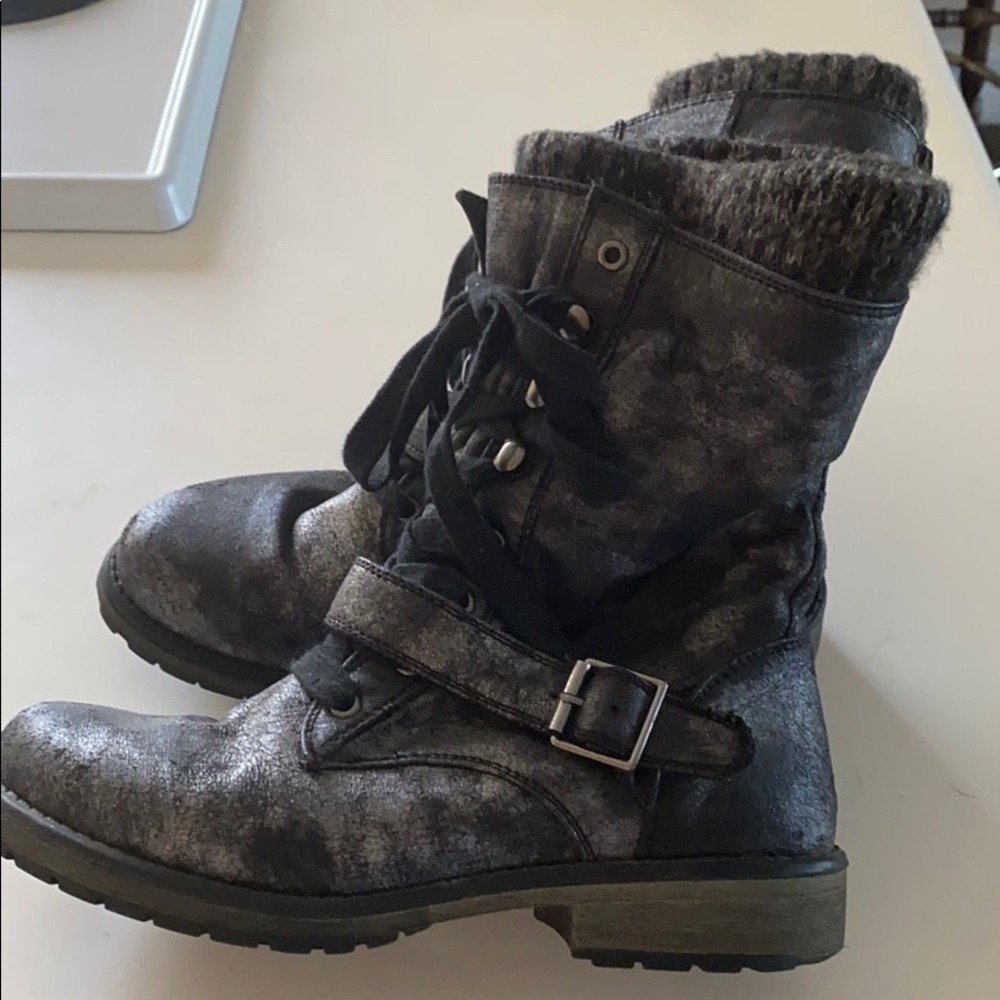 Roxy silver distressed boots ... still like new